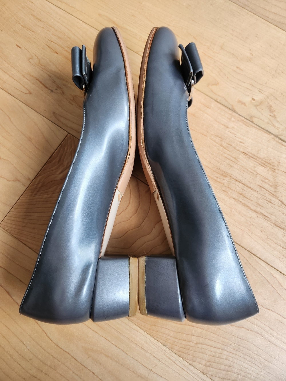 Salvatore Ferragamo Pewter Vara Bow Flats - Picture 5 of 6
